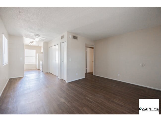 Building Photo - Modern 2/1 Upper-Level Mesa Apartment - St...