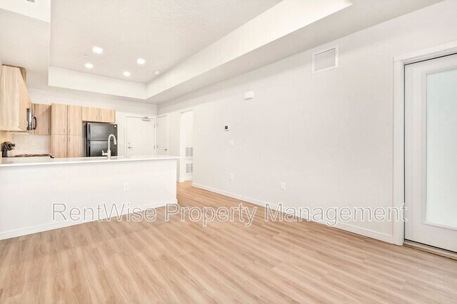 Foto del edificio - 385 E 42nd St