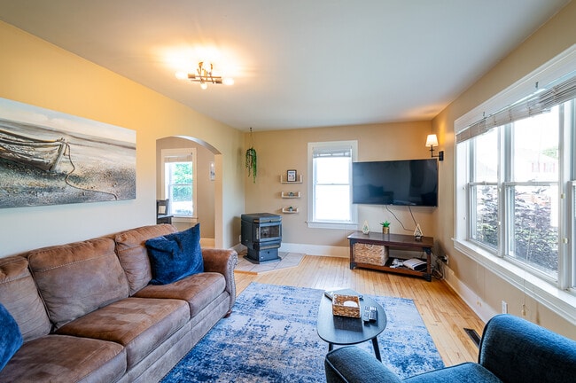 Building Photo - 228 Bayview Cour