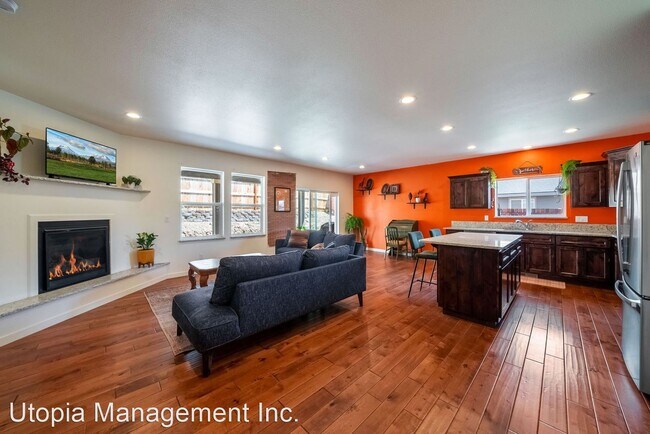 Building Photo - 3 br, 2 bath House - 963 SE Strawberry Lane