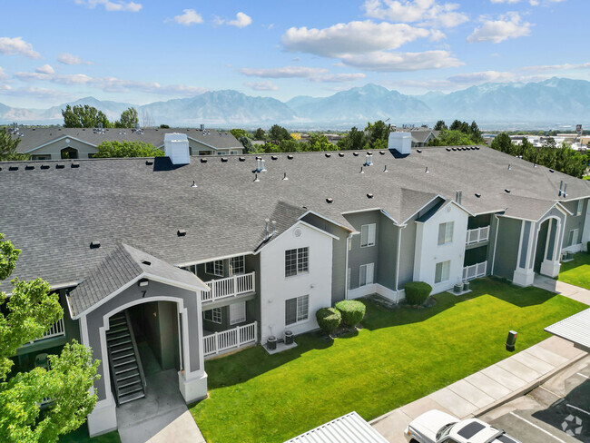 Building Exterior - Woodgate at Jordan Landing