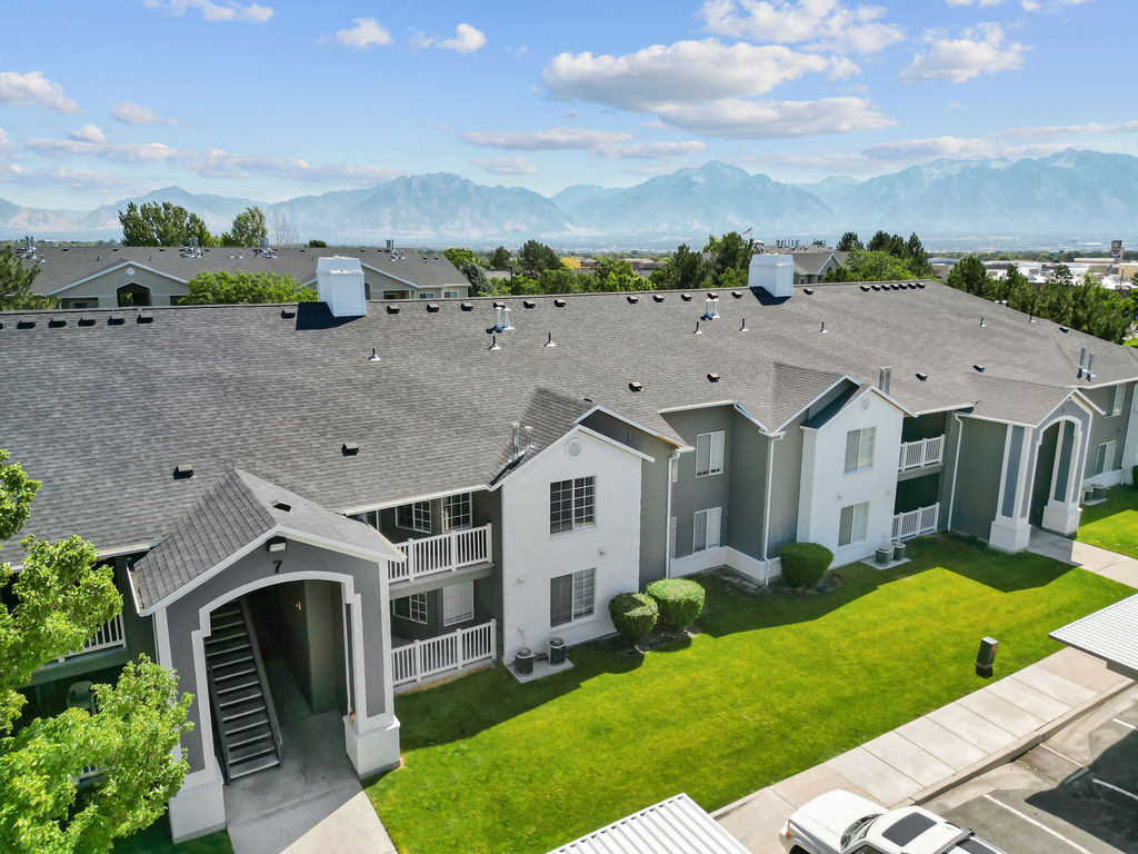 Building Exterior - Woodgate at Jordan Landing