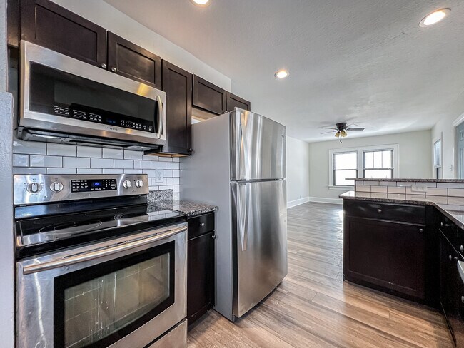 Foto del edificio - 2343 Amherst St