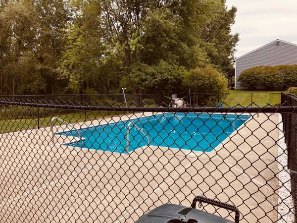 Foto del edificio - 124 Quarry Hill Rd