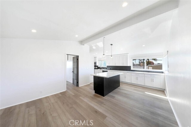 Foto del edificio - 600 Iris Ave