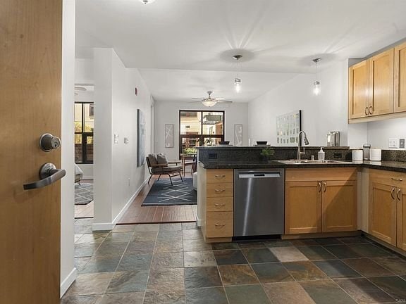 Foto del edificio - 1150 J St