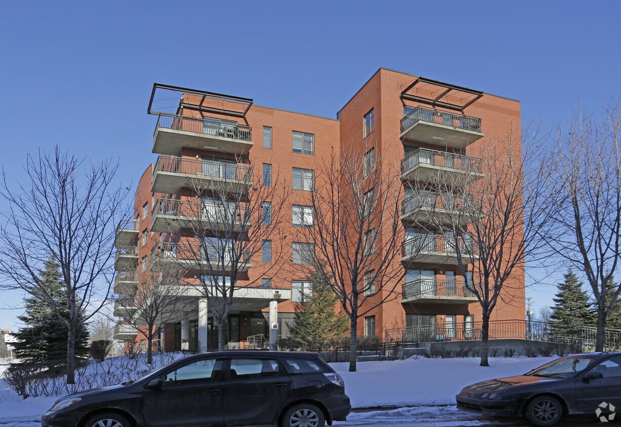 Building Photo - 945 Rue Muir
