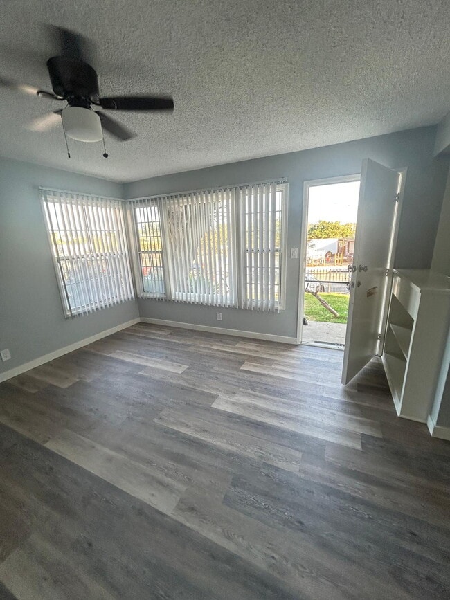 Foto del edificio - 317-312 Warren Ln