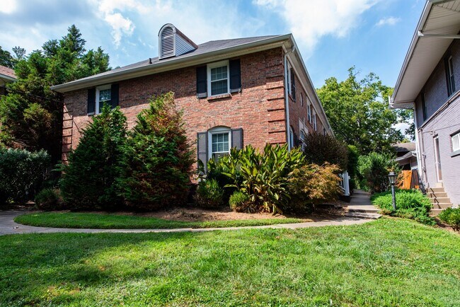 Building Photo - Apartment in the Highlands