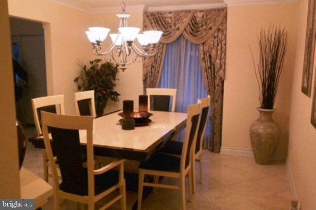 Foto del edificio - 8 Logan Dr