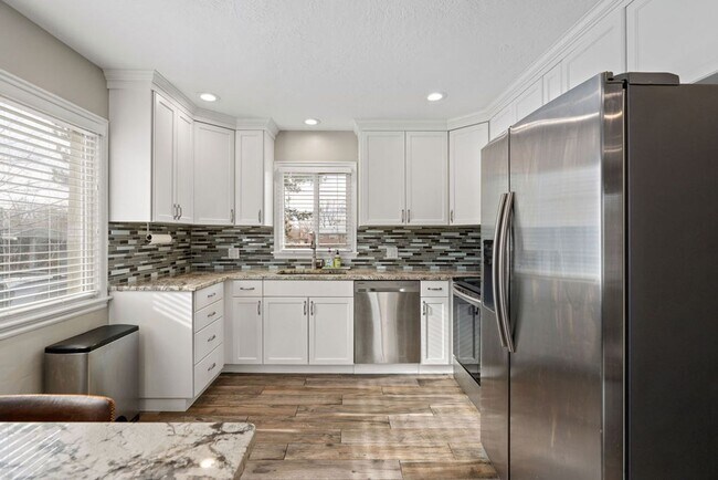 Foto del edificio - Up to $1000 off! Charming Salt Lake Home. Recently renovated with amazing upgrades