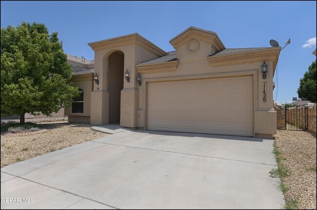 Foto del edificio - 11420 Victor Flores Pl