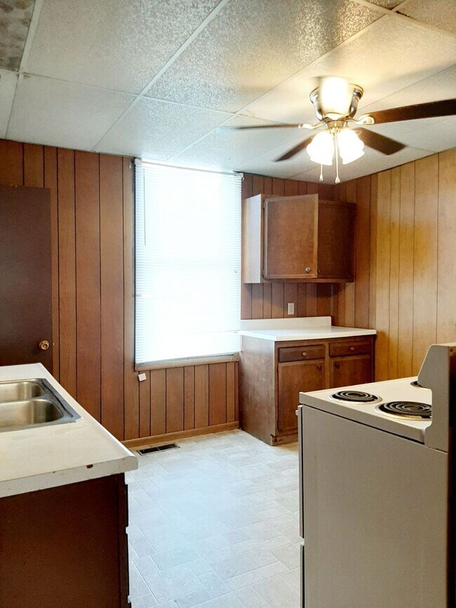 Building Photo - 313 Cobun Avenue