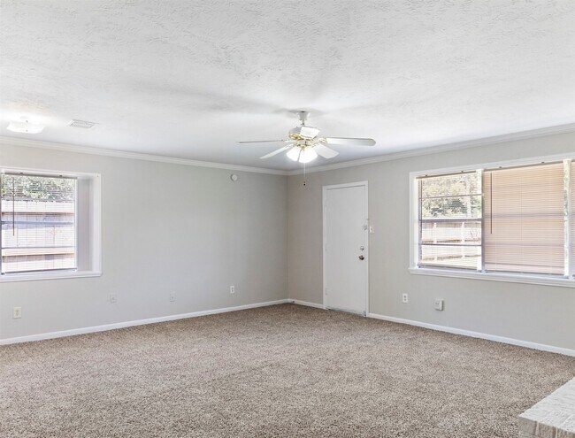 Foto del edificio - 2402 Hilton Head Dr