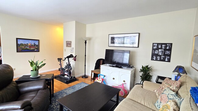 Foto del edificio - 1401 W Warner Ave