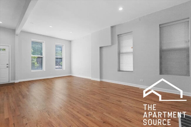 Building Photo - 858 N Paulina St