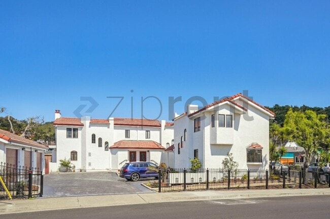 Building Photo - Unit C