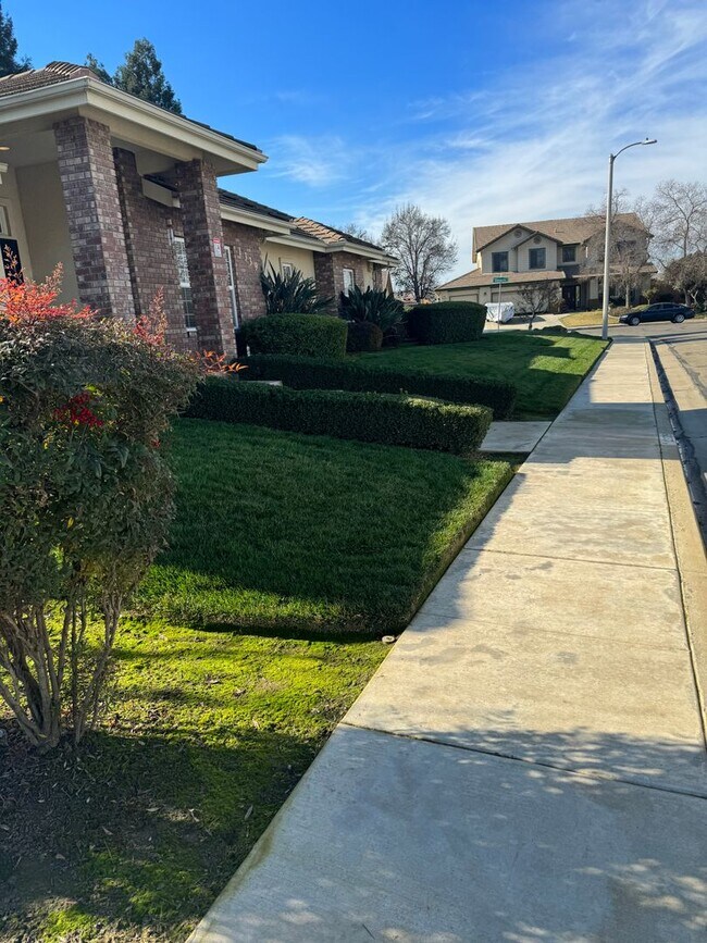 Building Photo - Beautiful Spacious home Coming soon!