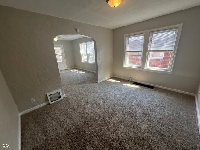 Foto del edificio - 5322 Winthrop Ave