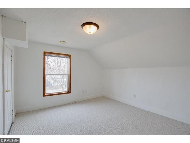 Building Photo - Quiet Affordable  Upper Level 2bdrm Duplex