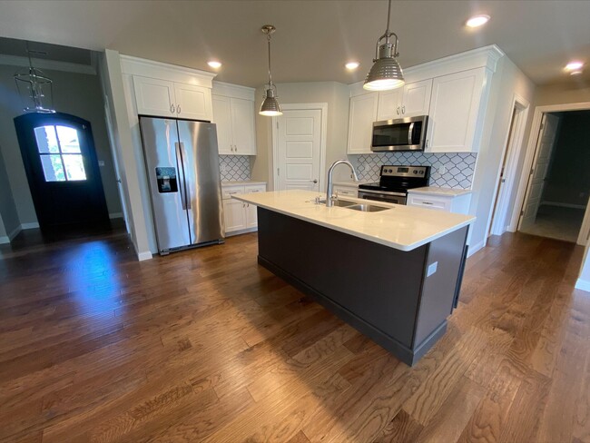 Building Photo - 5610 Bower Ln