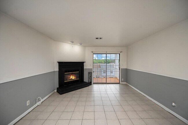 Building Photo - 102 Piccadilly Ln