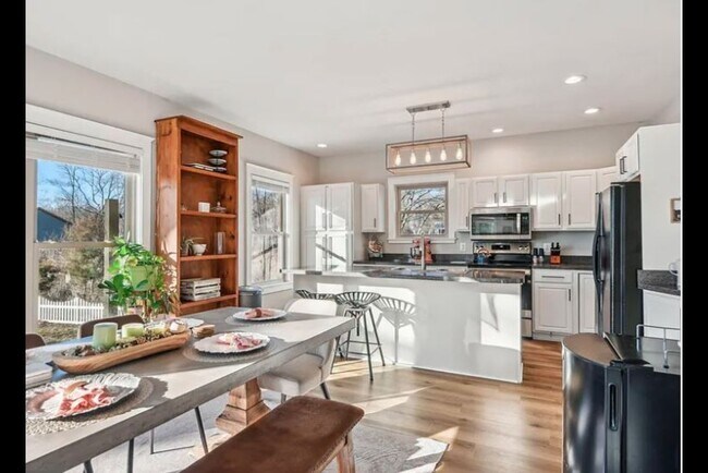 Building Photo - 4922 Lerch Dr