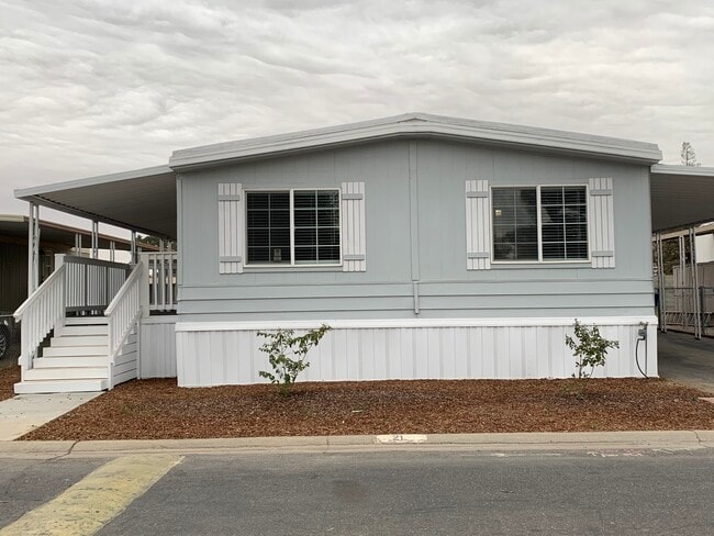 Building Photo - 5541 E Tulare Ave