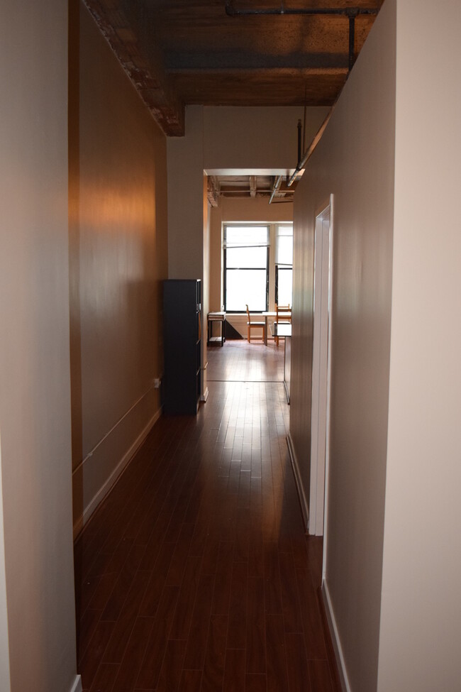 Building Photo - 20 N State St
