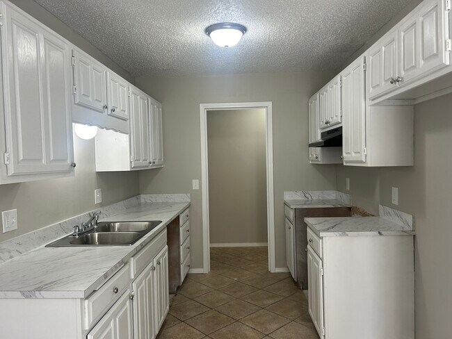 Building Photo - 3332 S 141st E Ave