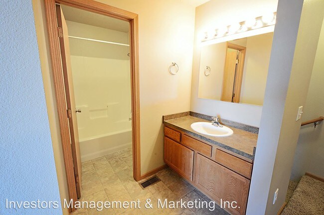 Foto del edificio - 1337-1359 34th Ave SE