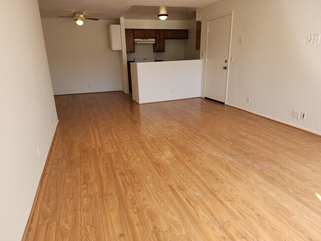 Foto del edificio - 5269 Satsuma Ave