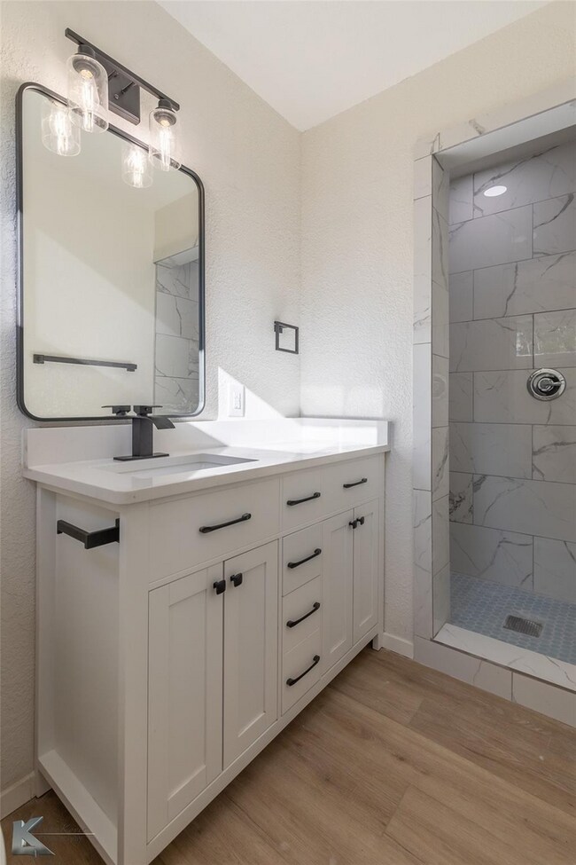 Foto del edificio - Furnished 3 bedroom 2 bathroom