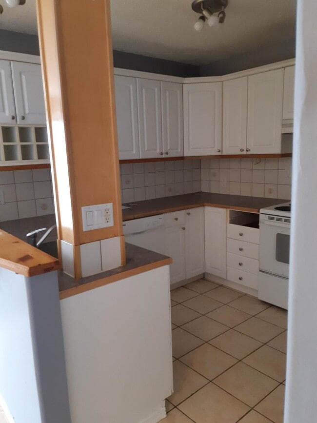 Building Photo - 2 Bed 1 Bath Unit in Red Deer, AB