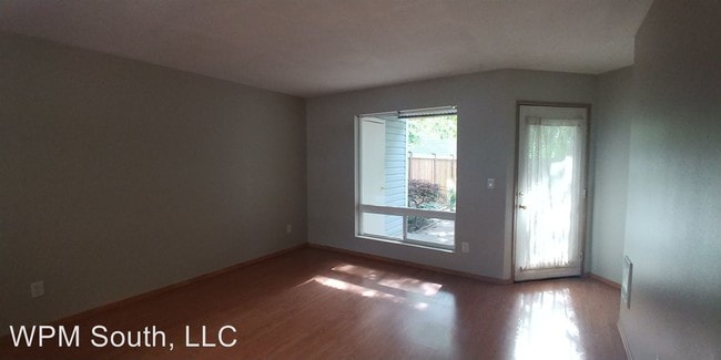 Building Photo - 3 br, 2 bath House - 1101 37th Street SE #601