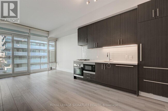 Building Photo - 29-429 Queens Quay E