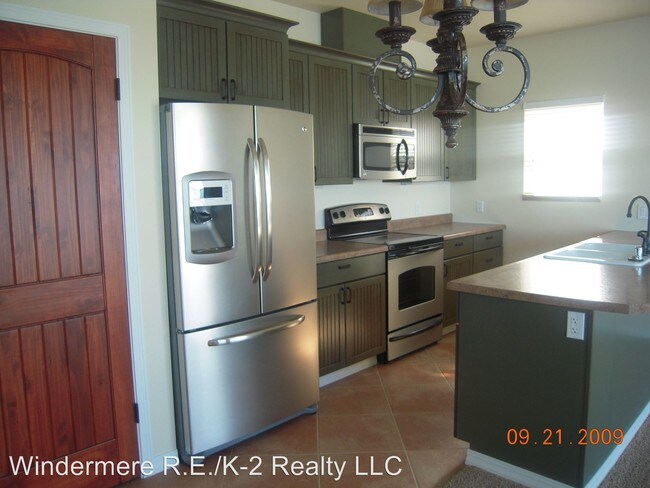 Building Photo - 1704 W Marina Dr