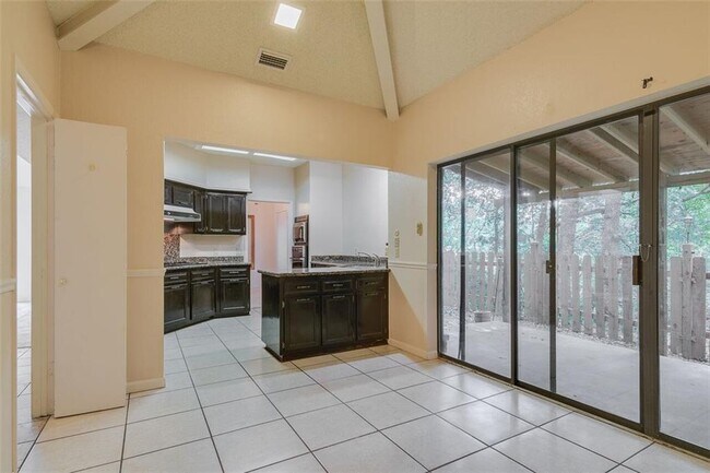 Building Photo - 512 Country Wood Ct