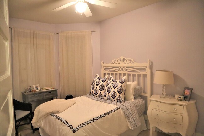Foto del edificio - 1129 W Oakdale Ave