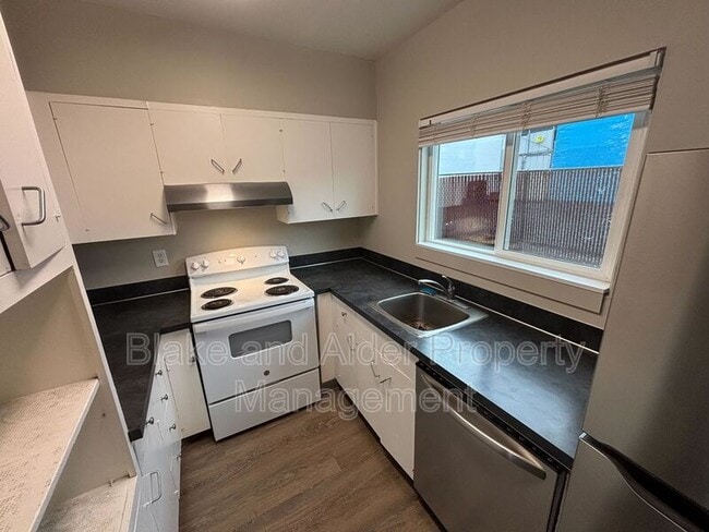 Building Photo - 5950 SW Hall Blvd