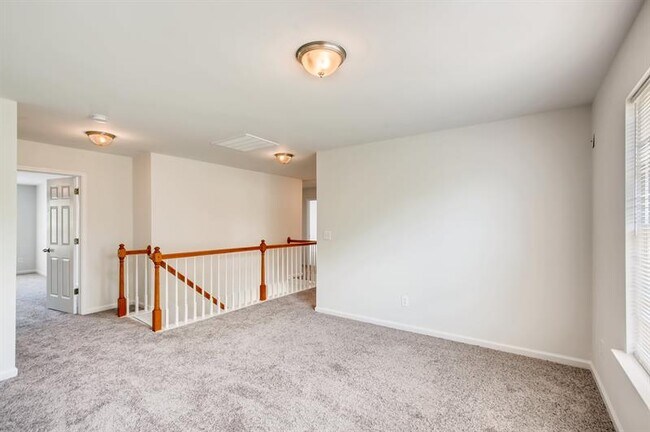 Foto del edificio - 215 Harrowfield Heights