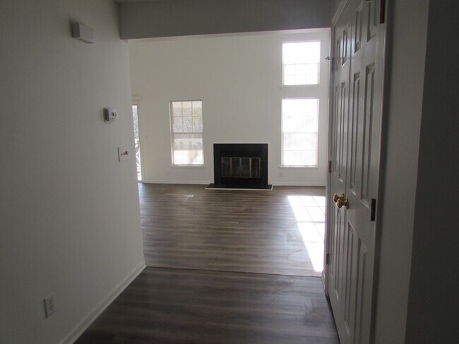 Building Photo - Windward