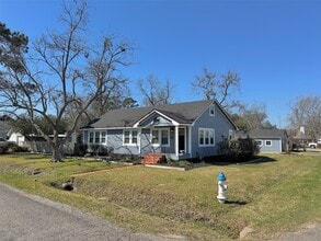 Building Photo - 702 Marion St