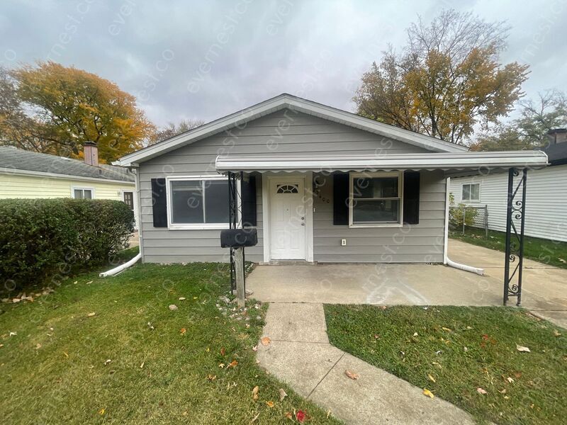 Foto principal - 27400 Hales St