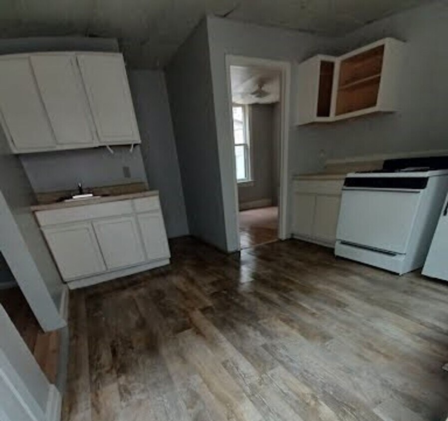 Building Photo - 2421 S 5th Pl