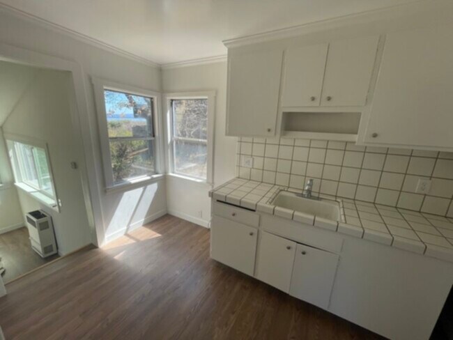 Building Photo - BEAUTIFUL FULLY REMODELED STAND ALONE COTT...