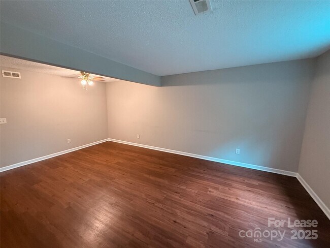 Foto del edificio - 11037 Hunter Trail Ln