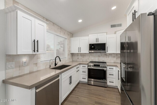 Foto del edificio - 705 S Monterey St