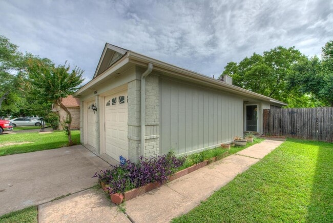 Building Photo - 14551 Robert I Walker Blvd