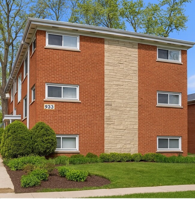 Building Photo - 933 College Ave